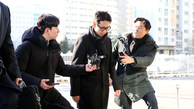 South Korean actor Lee Sun-kyun arrives at a police station for questioning regarding his alleged illegal drug use in Incheon, South Korea, December 23, 2023.    Yonhap via REUTERS   THIS IMAGE HAS BEEN SUPPLIED BY A THIRD PARTY. NO RESALES. NO ARCHIVES. SOUTH KOREA OUT. NO COMMERCIAL OR EDITORIAL SALES IN SOUTH KOREA.