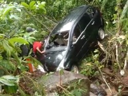 Kronologi Avanza Bawa 7 Penumpang Terjun ke Jurang 50 Meter