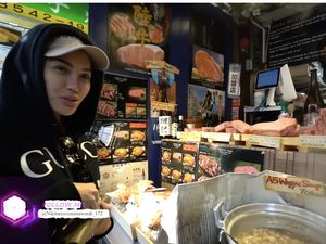 Nikita Mirzani Asyik Liburan di Jepang, Cicip Sate Wagyu hingga Ramen