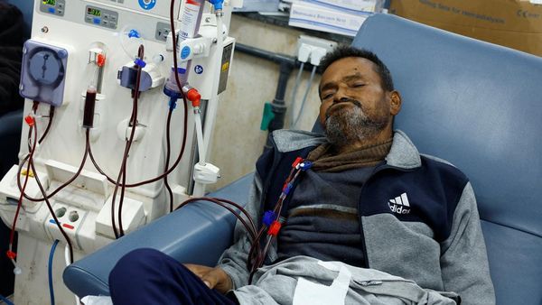Pasien Ginjal di Gaza Antre Berjam-jam untuk Cuci Darah