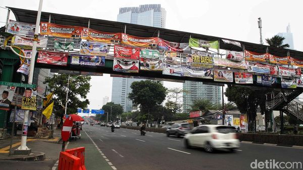 Pelanggaran! JPO di Jakarta Tertutup APK Pemilu