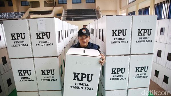 Pemilu Makin Dekat, Intip Persiapan Kotak Suara di GOR Tanah Abang