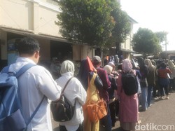 Warga Membeludak Urus SKCK di Polres Tasikmalaya