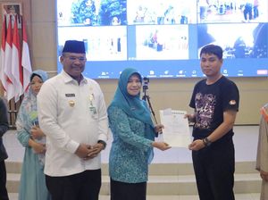 Pj Gubernur Safrizal Bantu Peralatan-Sertifikat Halal kepada Ratusan UMKM Babel Pj Gubernur Safrizal Bantu Peralatan-Sertifikat Halal kepada Ratusan UMKM Babel