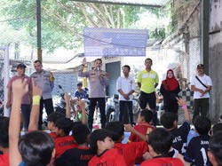 Kapolsek Mampang Kampanye Setop Bullying Lewat Futsal