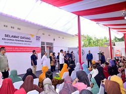 Jokowi Bagikan BLT El Nino di Banyuwangi, Warga Bersorak Gembira