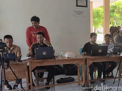 Disdukcapil Pinrang Datangi Sekolah untuk Perekaman KTP Pemilih Pemula