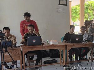 Disdukcapil Pinrang Datangi Sekolah untuk Perekaman KTP Pemilih Pemula Disdukcapil Pinrang Datangi Sekolah untuk Perekaman KTP Pemilih Pemula