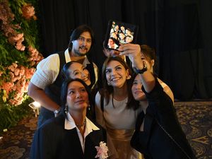 Ringkas tapi Fungsional, Ini Alasan HP Lipat Kian Diminati Public Figure