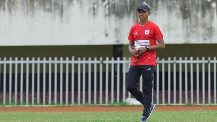 Ricardo Salampessy ditunjuk sebagai pelatih baru Persipura Jayapura.