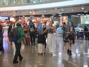Puncak Arus Balik Libur Nataru 2024 di Bandara Ngurah Rai Diprediksi Besok