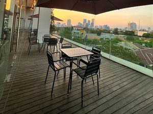 Sky View di Surabaya Ini Cocok untuk Dinner Romantis Malam Tahun Baru