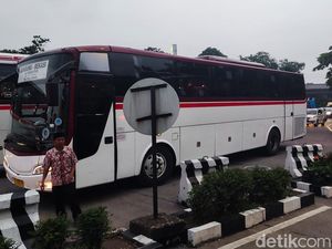 Curhat Kondektur Bus Cicipi Masa Jaya Sebelum Dihajar Pandemi