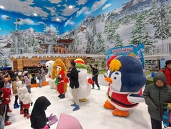 Trans Snow World Makassar Hadirkan Parade Spesial Libur Akhir Tahun