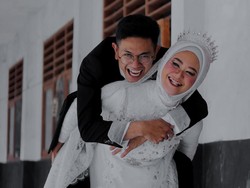 Viral Kisah Cinta Driver Ojol Nikahi Penumpangnya di Sukabumi