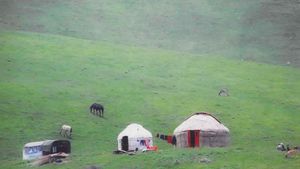 Wujud Yurt, Rumah Tradisional yang Ditenun hingga Dijahit