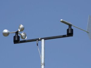 Anemometer (Alat Pengukur Laju Angin): Fungsi, Jenis, dan Cara Penggunaan Anemometer (Alat Pengukur Laju Angin): Fungsi, Jenis, dan Cara Penggunaan