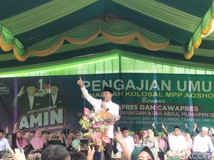 Anies Bilang Begini saat Ada yang Teriak Belimbing Sayur Anies Bilang Begini saat Ada yang Teriak Belimbing Sayur