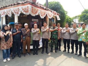 Aparat Gabungan Patroli Keamanan Jelang Tahun Baru di Setiabudi Jaksel