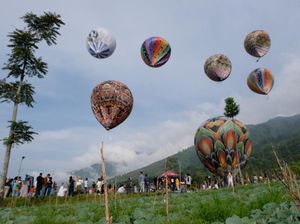Belasan Balon Tradisional Meriahkan Libur Nataru di Bukit Seroja