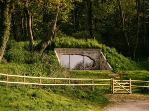 Potret Bunker Bekas Perang Dunia II yang Disulap Jadi Rumah Liburan
