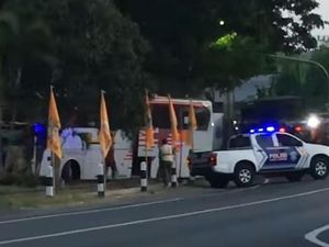 Bus AKAP Nyelonong Masuk Taman di Jalan Lingkar Klaten, Polisi: Laka Tunggal