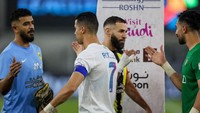 Klub di Arab Saudi. Jose Mourinho pernah bilang bahwa dirinya akan melatih di Arab Saudi suatu waktu nanti. Peluang itu kabarnya terbuka lebar, salah satunya ke Al Ittihad yang kini diperkuat Karim Benzema. Foto: AFP/-