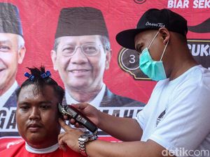 Cukur Gratis Biar Sekeren Ganjar-Mahfud
