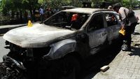 Ricuh Arak-arakan Jenazah Lukas Enembe Berbuntut Pembakaran Mobil