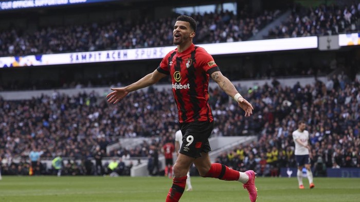 Bournemouths Dominic Solanke celebrates after scoring his sides 2nd goal during the English Premier League soccer match between Tottenham Hotspur and Bournemouth at Tottenham Hotspur Stadium, in London, England, Saturday, April 15, 2023. (AP Photo/Ian Walton)