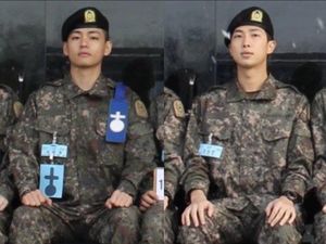 Potret V dan RM BTS Berseragam Militer Potret V dan RM BTS Berseragam Militer