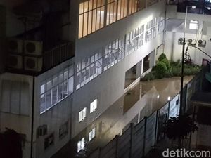 Foto Terkini Banjir Masih Rendam Apartemen di Cisauk Tangerang