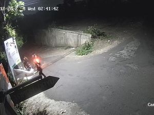 Gerombolan Pemuda Terekam CCTV Rusak Baliho Caleg di Prigen Pasuruan Gerombolan Pemuda Terekam CCTV Rusak Baliho Caleg di Prigen Pasuruan