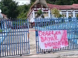 Honorer Satpol PP Mamasa Segel Lagi Kantor BPKD, Tagih Tunggakan 3 Bulan Gaji