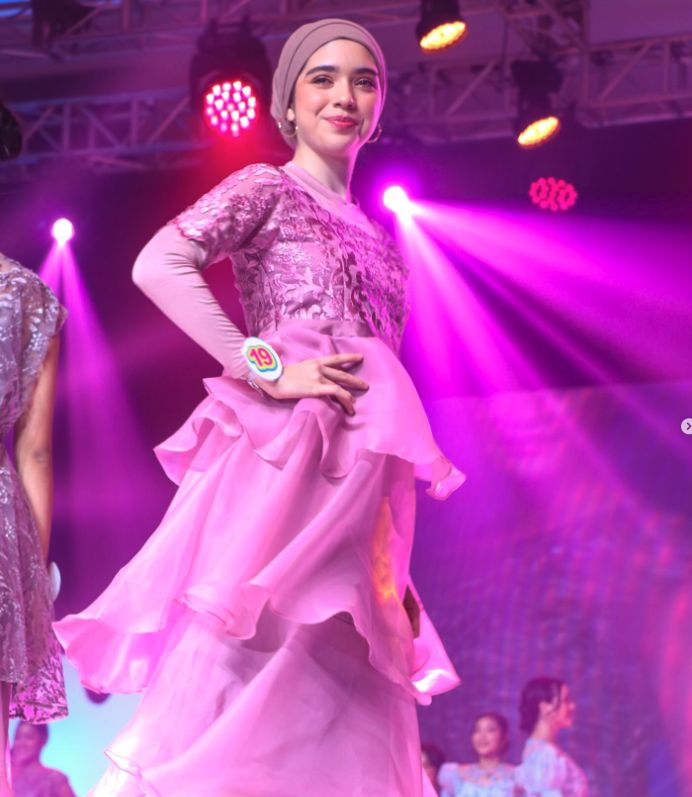 Isabelle Tramp, Putri Ayu Azhari