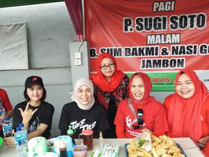 Momen Siti Atikoh Sarapan di Magelang, Beri Makanan Gratis ke Warga