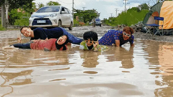 Jalanan Viral di Lampung Tengah: Dulu Kubangan, Beton Mulus Kemudian