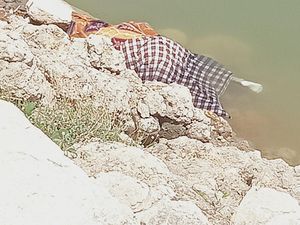 Mayat Mengapung di Bendungan Batu Bulan, Kondisi Sudah Membiru Kehitaman Mayat Mengapung di Bendungan Batu Bulan, Kondisi Sudah Membiru Kehitaman