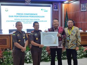 Kejati Banten-BPJS Ketenagakerjaan Tagih Tunggakan Perusahaan Capai Rp 33,5 M Kejati Banten-BPJS Ketenagakerjaan Tagih Tunggakan Perusahaan Capai Rp 33,5 M