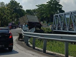 Heboh Sopir Truk Jatuh ke Sungai Usai Tabrak Jembatan Slogohimo, Ini Faktanya Heboh Sopir Truk Jatuh ke Sungai Usai Tabrak Jembatan Slogohimo, Ini Faktanya