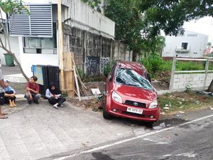Pecah Ban, Mobil Terguling di Ring Road Selatan Bantul Pecah Ban, Mobil Terguling di Ring Road Selatan Bantul