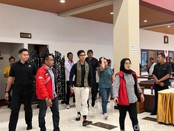 Kaesang Pimpin Pertemuan PSI NTB, HP Dimatikan-Tak Ada KTA Keluar