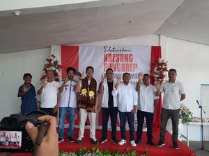 Kaesang Titip Gibran ke Relawan di Ende: Semoga Bisa Menang 1 Putaran Kaesang Titip Gibran ke Relawan di Ende: Semoga Bisa Menang 1 Putaran