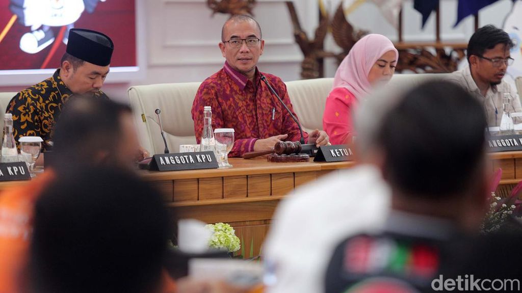 KPU Gelar Rapat Pleno Perubahan Metode Memilih di Luar Negeri KPU Gelar Rapat Pleno Perubahan Metode Memilih di Luar Negeri