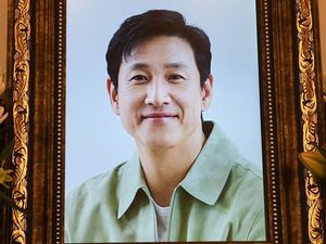 Video: Tiga Orang Didakwa Atas Bocornya Informasi Kasus Narkoba Lee Sun Kyun Video: Tiga Orang Didakwa Atas Bocornya Informasi Kasus Narkoba Lee Sun Kyun