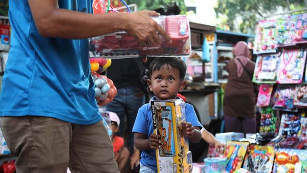 Libur Nataru, Yuk Berburu Mainan Anak di Pasar Asemka