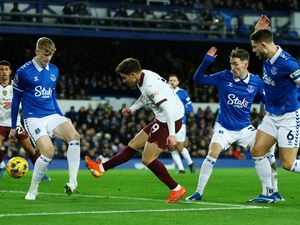 Manchester City Menang 3-1 di Markas Everton