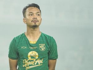 M Hidayat Kenakan Ban Kapten di Laga Perpisahan dengan Persebaya M Hidayat Kenakan Ban Kapten di Laga Perpisahan dengan Persebaya