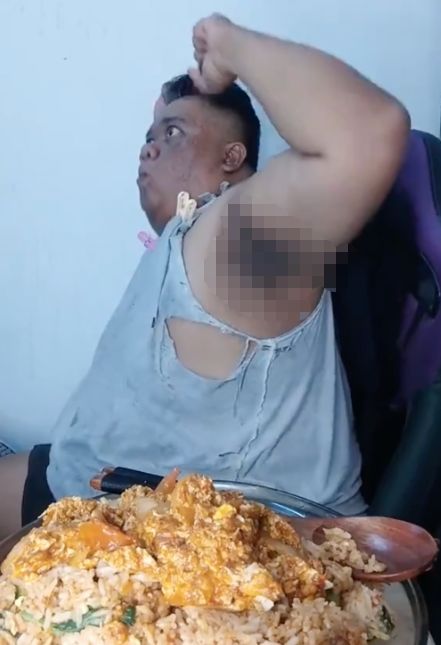 Jijik! Konten Kreator Mukbang Pamer Ketiak Saat Makan, Dikecam Netizen