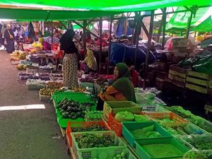 Kepala Dinas Perdagangan Kota Bima Klaim Harga Bahan Pokok Normal Kepala Dinas Perdagangan Kota Bima Klaim Harga Bahan Pokok Normal